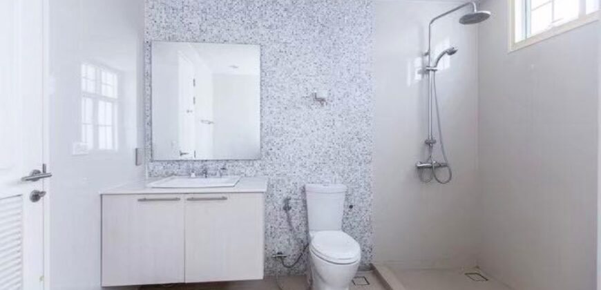 Townhouse for Rent at Sukhumvit 77 3 bedrooms 1 working room