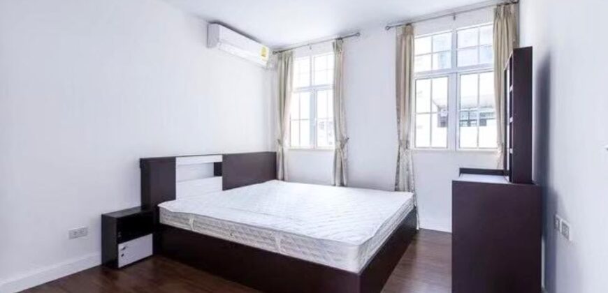Townhouse for Rent at Sukhumvit 77 3 bedrooms 1 working room