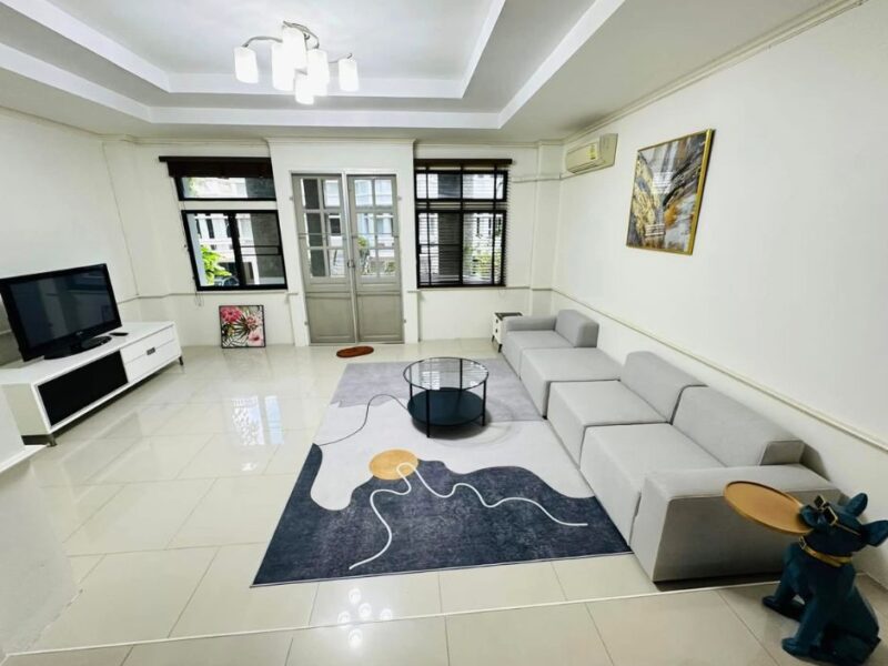 Townhome 4 bedrooms for rent near Emporium, located in Sukhumvit 31 Bangkok
