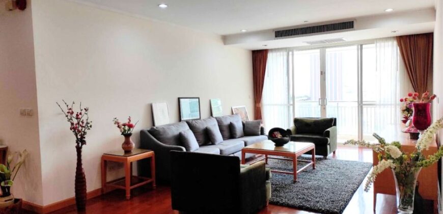 3 bedrooms Family Condo for Rent at Sukhumvit 22 Bangkok