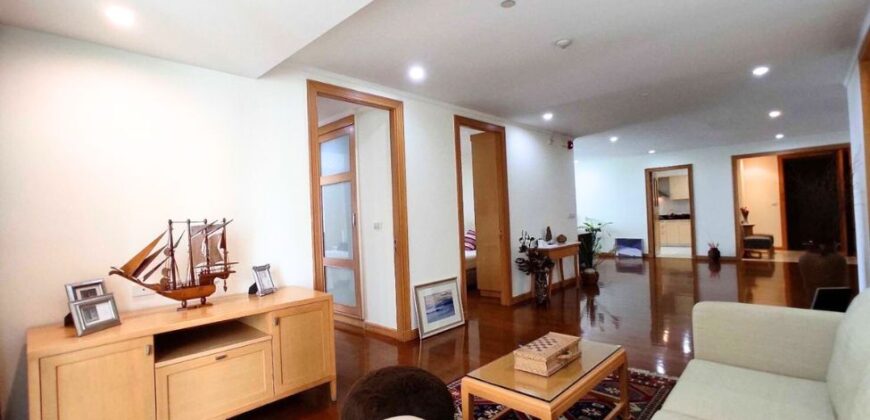 3 bedrooms Family Condo for Rent at Sukhumvit 22 Bangkok