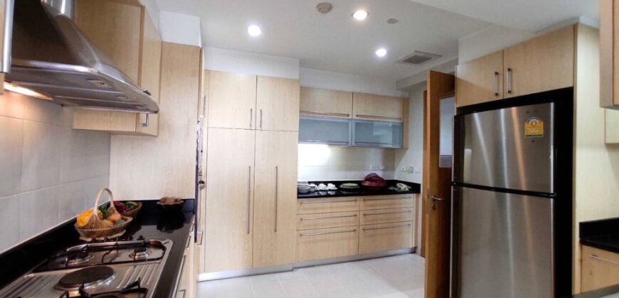 3 bedrooms Family Condo for Rent at Sukhumvit 22 Bangkok