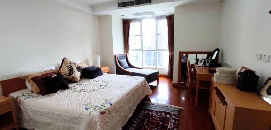 3 bedrooms Family Condo for Rent at Sukhumvit 22 Bangkok
