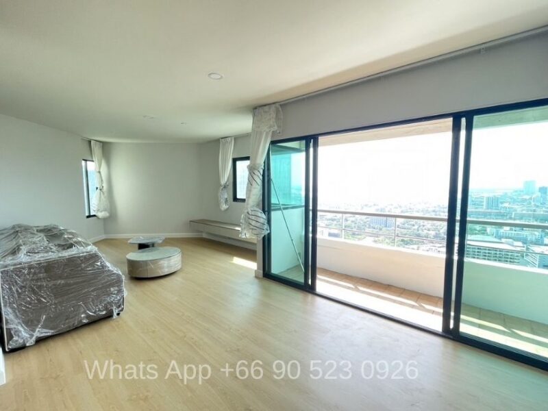 Condo for Rent 3 bedrooms with 1 maid room at 230 sq.m. Sathorm Area