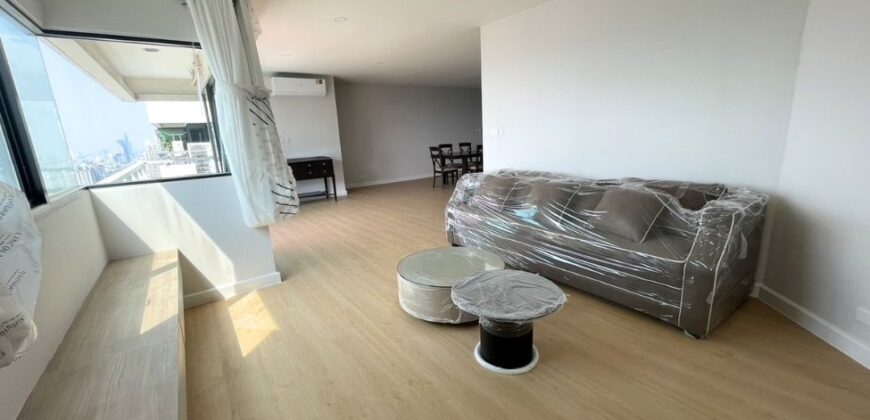 Condo for Rent 3 bedrooms with 1 maid room at 230 sq.m. Sathorm Area