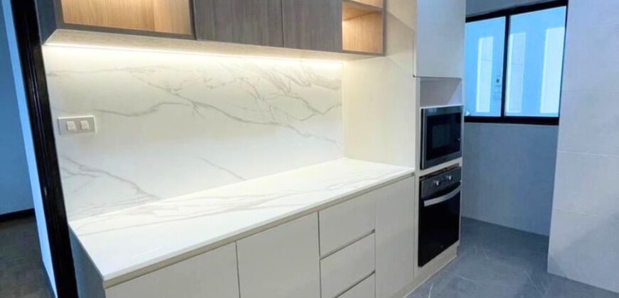 Condo for Rent 3 bedrooms with 1 maid room at 230 sq.m. Sathorm Area