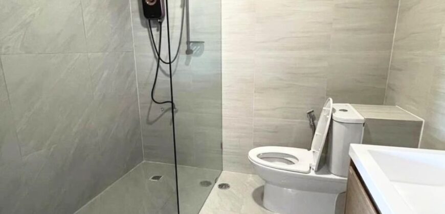 Condo for Rent 3 bedrooms with 1 maid room at 230 sq.m. Sathorm Area