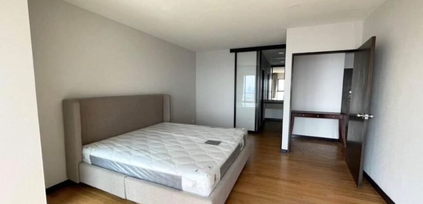 Condo for Rent 3 bedrooms with 1 maid room at 230 sq.m. Sathorm Area