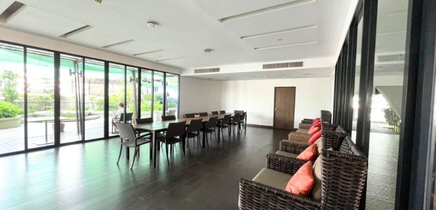 Condo for Rent 3 bedrooms with 1 maid room at 230 sq.m. Sathorm Area