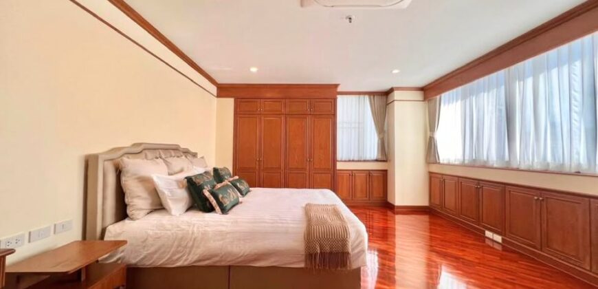 Family Condo at Sukhumvit 26 | 3 bedrooms | Huge space | Last Unit in the Building