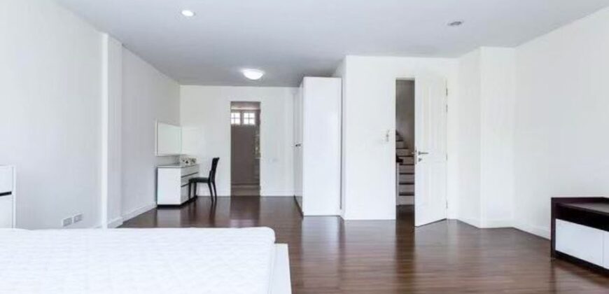 Townhouse for Rent at Sukhumvit 77 3 bedrooms 1 working room