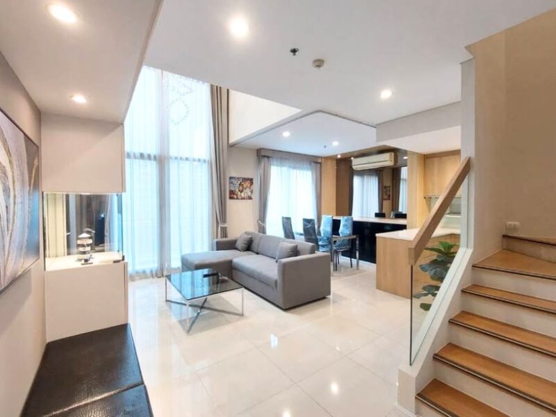 Duplex Condo for Rent at Asoke – Great Natural Light & Near MRT and ARL