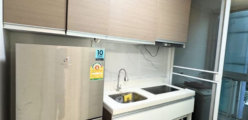 Condo for Rent : Bright 1-Bed + Home Office in Ari – Only 30K!