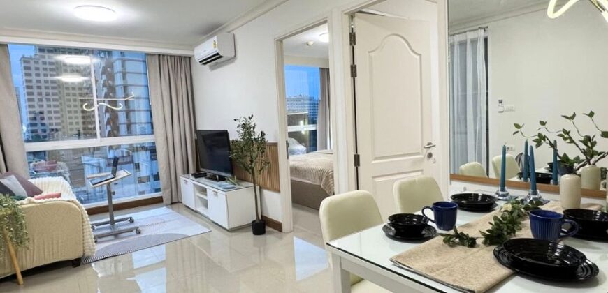 Condo for Rent : Bright 1-Bed + Home Office in Ari – Only 30K!