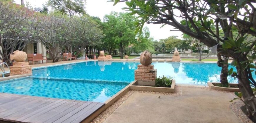 ขายบ้านเดี่ยวสุขาภิบาล 2 บ้านพร้อมอยู่  บ้านมีบริเวณ 3 ห้องนอน ลงทุนซื้อบ้านหลังนี้คุ้ม บ้านสวยน่าอยู่