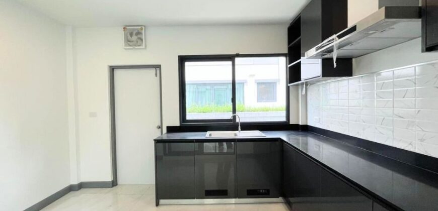 ขายบ้านเดี่ยวหรู Modern Luxury แปลงมุม 68 ตร.วา | สุขุมวิท-อ่อนนุช เขตประเวศ