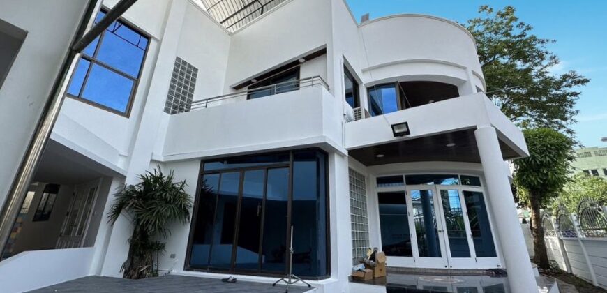 ขายโฮมออฟฟิศ 3 ชั้น ลาดพร้าว 98 | ใกล้รถไฟฟ้าสายสีเหลือง จอดรถได้ 4 คัน