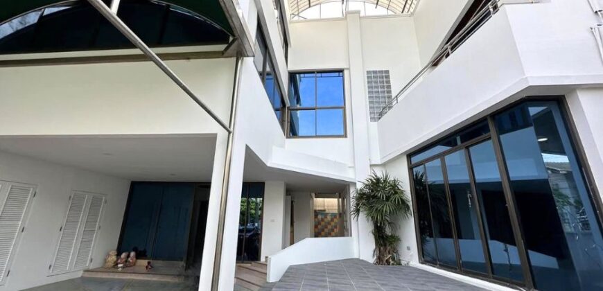 ขายโฮมออฟฟิศ 3 ชั้น ลาดพร้าว 98 | ใกล้รถไฟฟ้าสายสีเหลือง จอดรถได้ 4 คัน