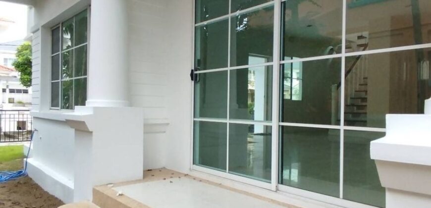 ขายบ้านเดี่ยวสุขาภิบาล 2 บ้านพร้อมอยู่  บ้านมีบริเวณ 3 ห้องนอน ลงทุนซื้อบ้านหลังนี้คุ้ม บ้านสวยน่าอยู่