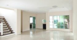 ขายบ้านเดี่ยวสุขาภิบาล 2 บ้านพร้อมอยู่  บ้านมีบริเวณ 3 ห้องนอน ลงทุนซื้อบ้านหลังนี้คุ้ม บ้านสวยน่าอยู่