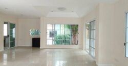 ขายบ้านเดี่ยวสุขาภิบาล 2 บ้านพร้อมอยู่  บ้านมีบริเวณ 3 ห้องนอน ลงทุนซื้อบ้านหลังนี้คุ้ม บ้านสวยน่าอยู่