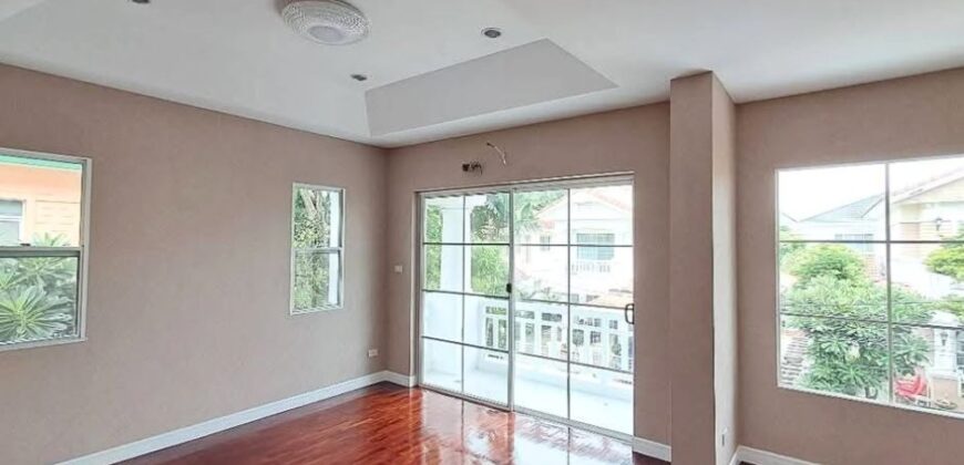 ขายบ้านเดี่ยวสุขาภิบาล 2 บ้านพร้อมอยู่  บ้านมีบริเวณ 3 ห้องนอน ลงทุนซื้อบ้านหลังนี้คุ้ม บ้านสวยน่าอยู่