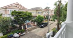 ขายบ้านเดี่ยวสุขาภิบาล 2 บ้านพร้อมอยู่  บ้านมีบริเวณ 3 ห้องนอน ลงทุนซื้อบ้านหลังนี้คุ้ม บ้านสวยน่าอยู่