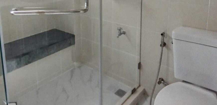 ขายบ้านเดี่ยวสุขาภิบาล 2 บ้านพร้อมอยู่  บ้านมีบริเวณ 3 ห้องนอน ลงทุนซื้อบ้านหลังนี้คุ้ม บ้านสวยน่าอยู่