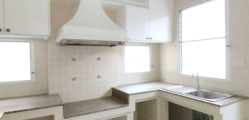 ขายบ้านเดี่ยวสุขาภิบาล 2 บ้านพร้อมอยู่  บ้านมีบริเวณ 3 ห้องนอน ลงทุนซื้อบ้านหลังนี้คุ้ม บ้านสวยน่าอยู่