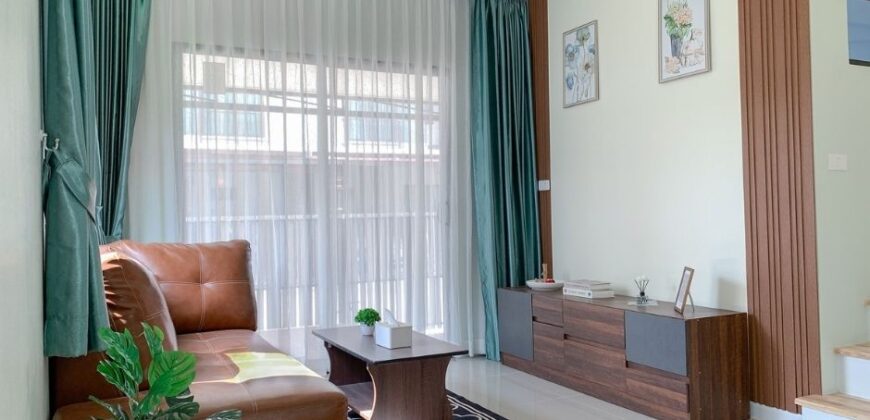 ขายทาวน์โฮม รีโนเวทแล้ว ถนนกาญจนาภิเษก ซอยกิ่งแก้ว 4 ห้องนอน 3.2 ล้าน ฟรีโอน