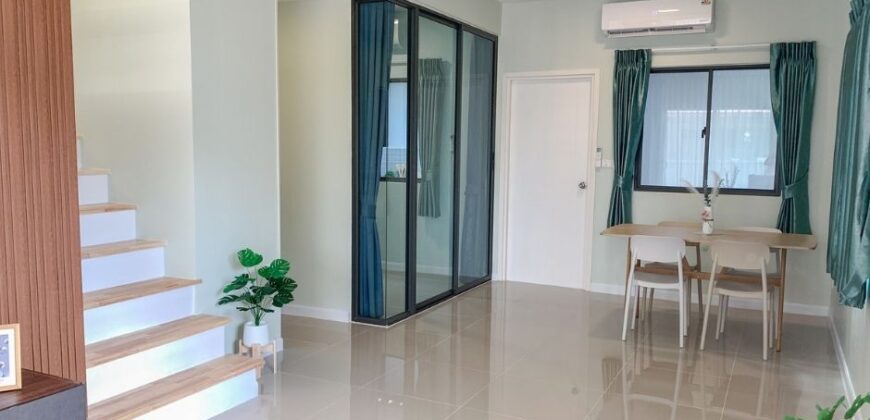 ขายทาวน์โฮม รีโนเวทแล้ว ถนนกาญจนาภิเษก ซอยกิ่งแก้ว 4 ห้องนอน 3.2 ล้าน ฟรีโอน