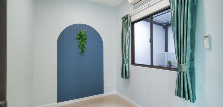 ขายทาวน์โฮม รีโนเวทแล้ว ถนนกาญจนาภิเษก ซอยกิ่งแก้ว 4 ห้องนอน 3.2 ล้าน ฟรีโอน