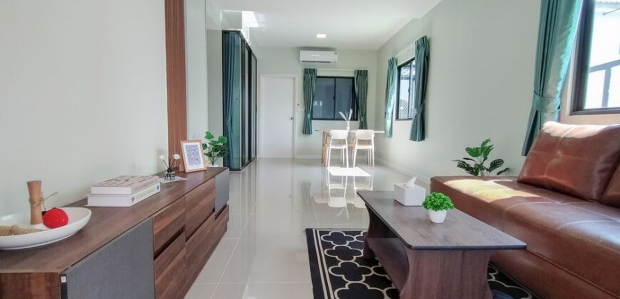 ขายทาวน์โฮม รีโนเวทแล้ว ถนนกาญจนาภิเษก ซอยกิ่งแก้ว 4 ห้องนอน 3.2 ล้าน ฟรีโอน