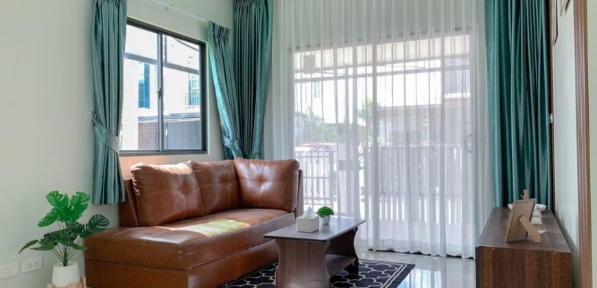 ขายทาวน์โฮม รีโนเวทแล้ว ถนนกาญจนาภิเษก ซอยกิ่งแก้ว 4 ห้องนอน 3.2 ล้าน ฟรีโอน