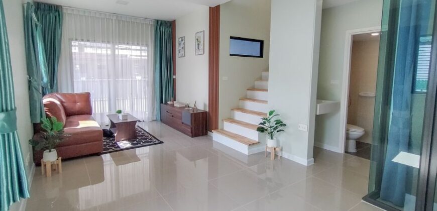 ขายทาวน์โฮม รีโนเวทแล้ว ถนนกาญจนาภิเษก ซอยกิ่งแก้ว 4 ห้องนอน 3.2 ล้าน ฟรีโอน