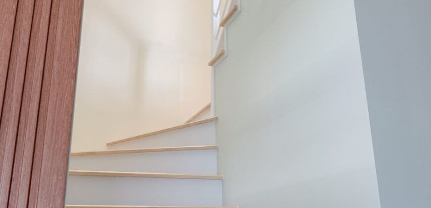 ขายทาวน์โฮม รีโนเวทแล้ว ถนนกาญจนาภิเษก ซอยกิ่งแก้ว 4 ห้องนอน 3.2 ล้าน ฟรีโอน