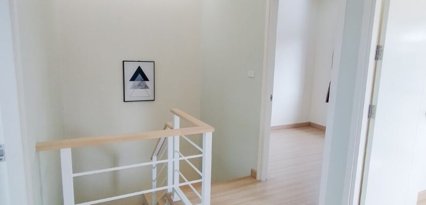 ขายทาวน์โฮม รีโนเวทแล้ว ถนนกาญจนาภิเษก ซอยกิ่งแก้ว 4 ห้องนอน 3.2 ล้าน ฟรีโอน