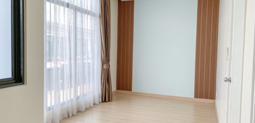 ขายทาวน์โฮม รีโนเวทแล้ว ถนนกาญจนาภิเษก ซอยกิ่งแก้ว 4 ห้องนอน 3.2 ล้าน ฟรีโอน