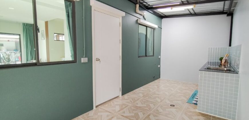 ขายทาวน์โฮม รีโนเวทแล้ว ถนนกาญจนาภิเษก ซอยกิ่งแก้ว 4 ห้องนอน 3.2 ล้าน ฟรีโอน