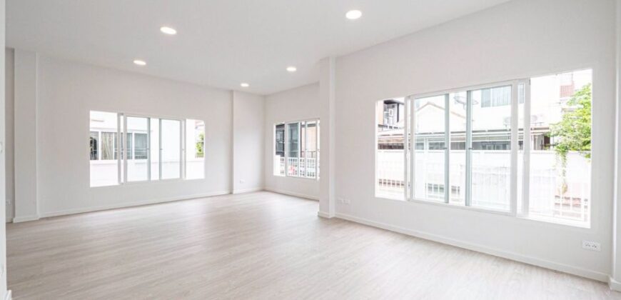 บ้านเดี่ยวหลังมุม เพอร์เฟค เพลส สุขุมวิท 77 ใกล้ Robinson ลาดกระบัง | ราคา 7.19 ล้าน | พร้อมอยู่ ทำเลดีมาก