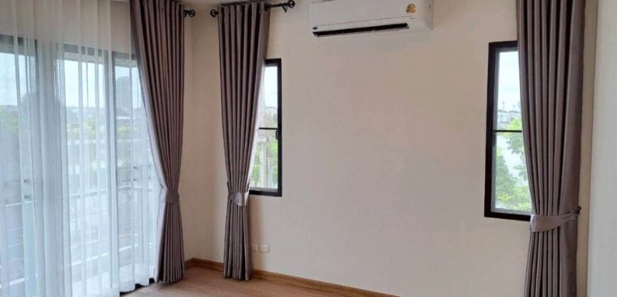 ขายบ้านเดี่ยวบางนา วงแหวน ที่ดินใหญ่ หน้าบ้านไม่ชนใคร ราคา 10.5 ล้าน